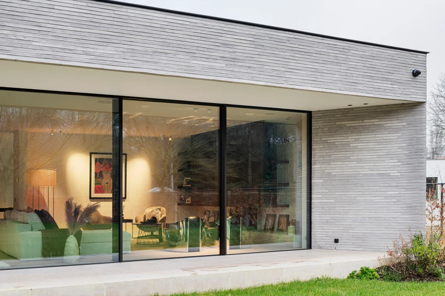 Comfort Plus XL sliding system: the large-format glazed bay from Oscar Aluminium — image 2
