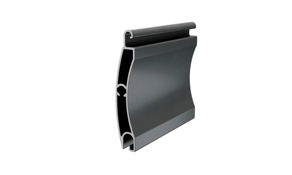 Cyclone-resistant aluminium roller shutter: enhanced protection for exposed areas