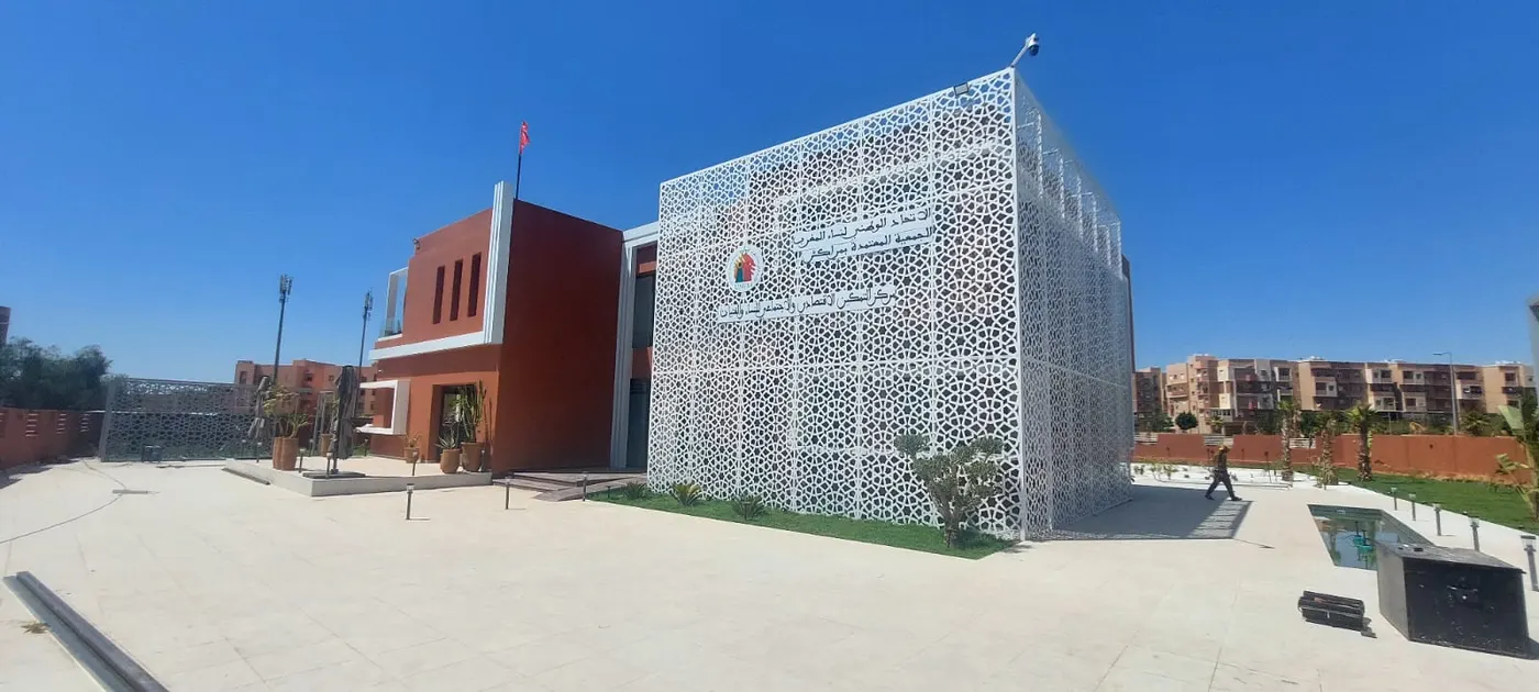Hay Hassani Women's Education Centre: the mashrabiya reinterpreted in aluminium