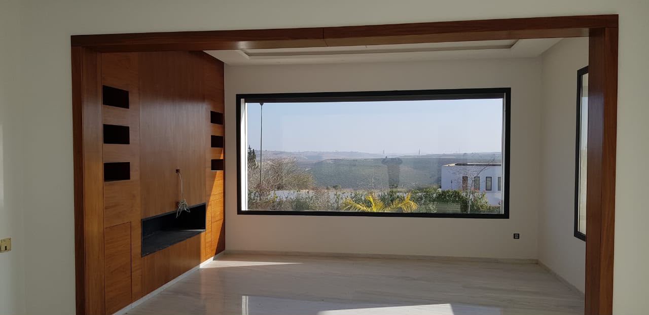 Villa Agadir : volets roulants blancs et vue cadrée sur l'océan — image 1