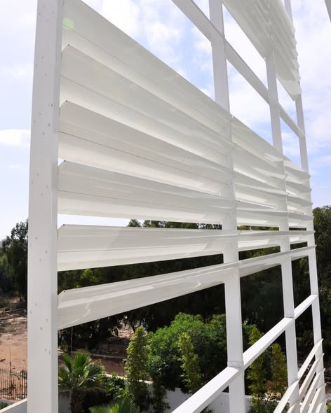 Brise-soleil BREEZE : la protection solaire architecturale de la Gamme Pyxel