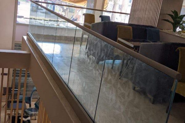 Garde-corps Minim : sécurité et transparence pour balcons et terrasses